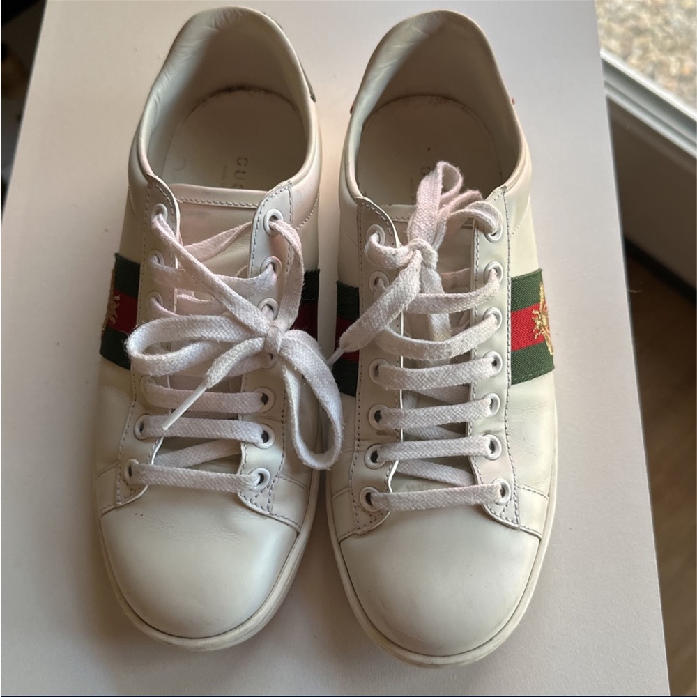 Gucci White Leather Sneakers with Green & Red Web Stripe